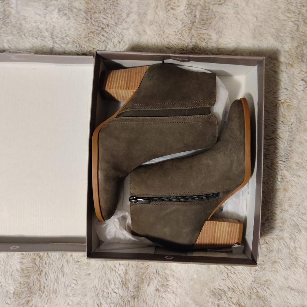 NWT Elegant Franco Sarto Gray/Brown Ankle Booties - Picture 5 of 9